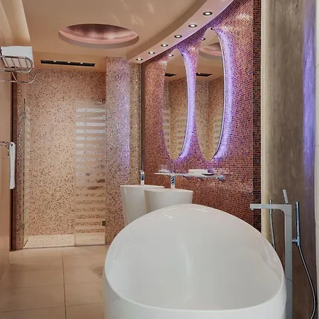 Four Points By Sheraton And Conference Center 酒店