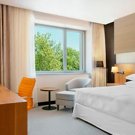 Four Points By Sheraton And Conference Center 酒店 4*