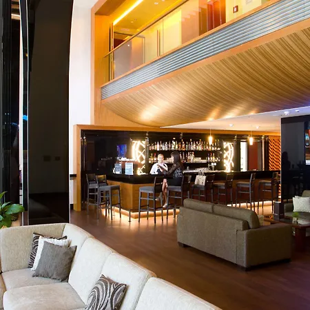 Four Points By Sheraton And Conference Center ホテル