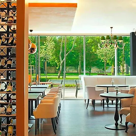 Four Points By Sheraton And Conference Center Otel