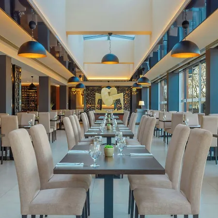 Four Points By Sheraton And Conference Center Otel 4*