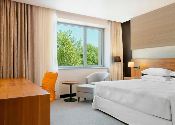Four Points By Sheraton And Conference Center Szálloda 4*
